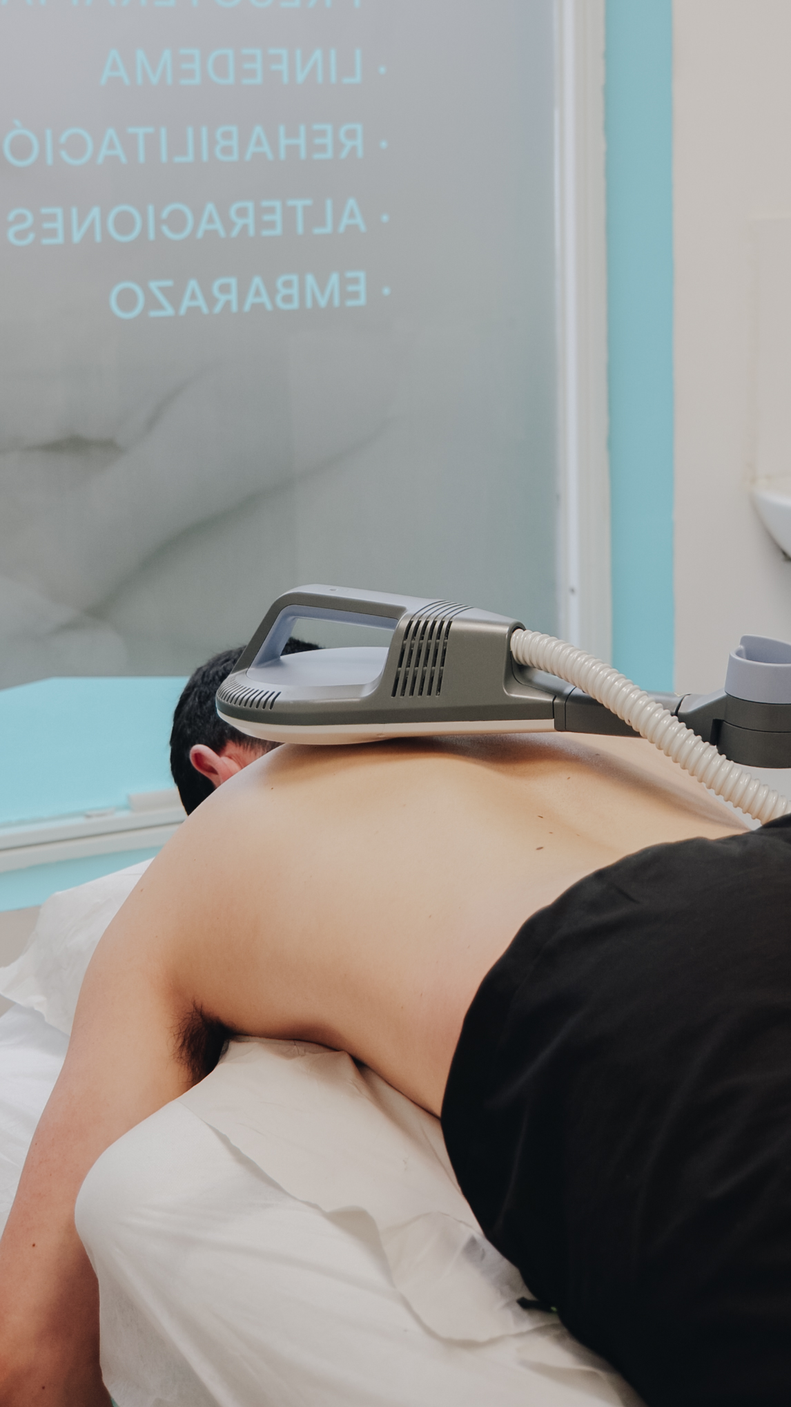 Terapia súper inductiva de alta intensidad para recuperación muscular en fisioterapia avanzada en Evolucenter Móstoles